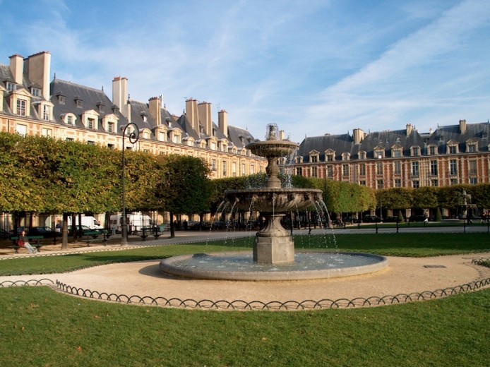 Le Marais And Place Des Vosges The Marais District Place Des Vosges Paris Tourism Information And Hotels Nearby Monuments